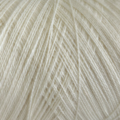 closeup white Vanilla White Tufting Yarn | 1200 g