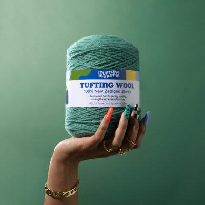 Wełna Mid Teal 500 g Przędza do tuftingu 4 Średnio turkusowa przędza do tuftingu na stożku - 100% wełna nowozelandzka