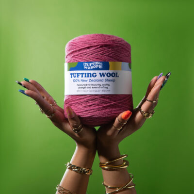 Fucsia intenso 500 g lana Filato per tufting 4 Filato per tufting rosa intenso su cono - 100% lana neozelandese