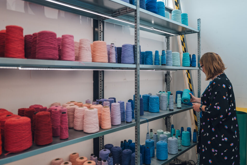 How Much Yarn Do You Need for Tufting Workshops? 1 Niklas Schnaubelt 12h 21m L1003113 How Much Yarn Do You Need for Tufting Workshops?