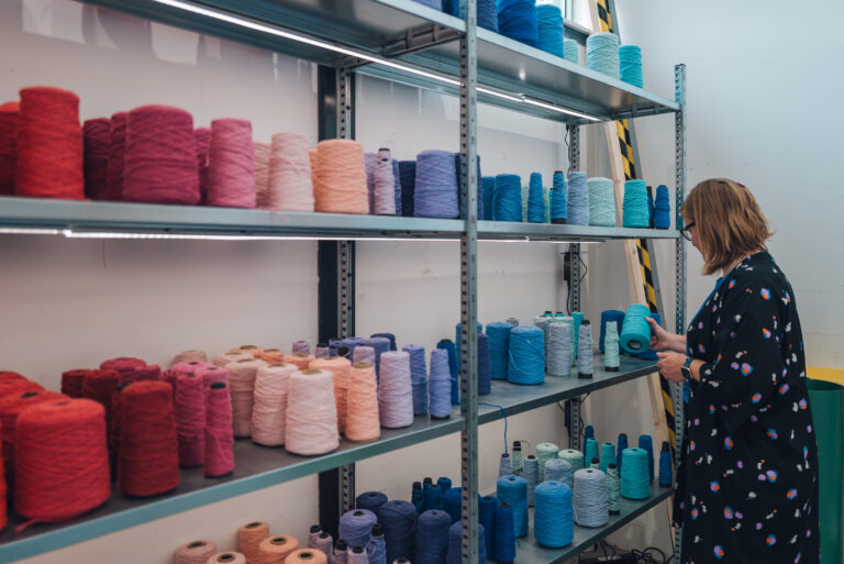 Niklas Schnaubelt 12h 21m L1003113 How Much Yarn Do You Need for Tufting Workshops?
